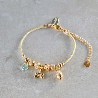 Gold Bettelarmband mit Schleifen Herz Eichel Anhängern. Verlängerungskette und Karabinerverschluss. Schöne Geschenkidee für Frauen.