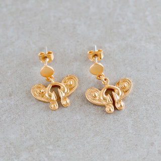 Hängende Ohrringe in Schmetterlingsform, mattem Goldfarbe. Silber 24K Gold Vergoldet