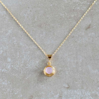 Zarte Gold Halskette mit runde Rosenquarz Anhänger, Klassischer Design 