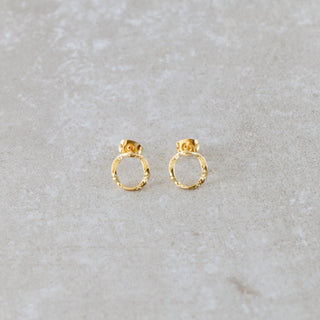 Minimalistische Gold kreis Ohrstecker, Filigraner kleiner Ohrstecker, kleine Geschenk für Freundin, kleine Geburtstagsgeschenk für Sie, Weihnachtsgeschenk für Sie, Geschenk für Mama und Schwester.