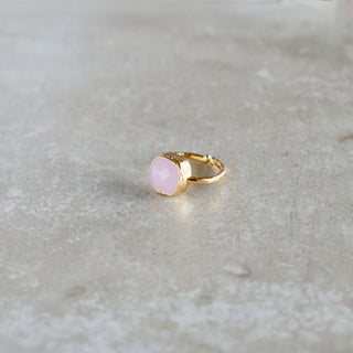 Drei Edelstein Stapel Gold Ringe aus rosenquarz. Mix Match Stapel ring. Schöne Geschenkidee für Frauen